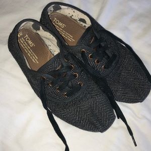 Grey chevron Toms